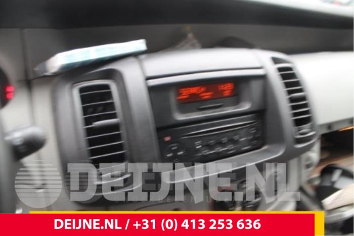Renault Trafic Radio O49048