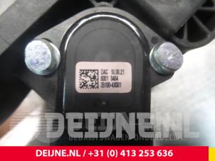 Hyundai H300 Gaspedaal O49471 foto 2