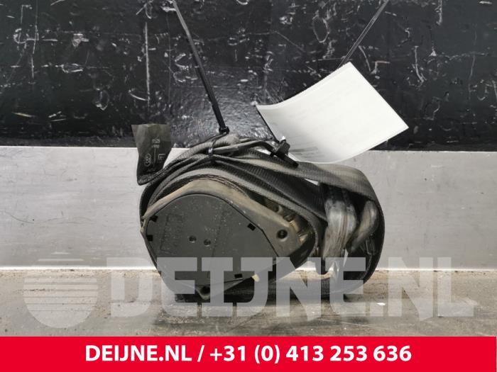 Nissan Interstar Sicherheitsgurt links vorne O49761