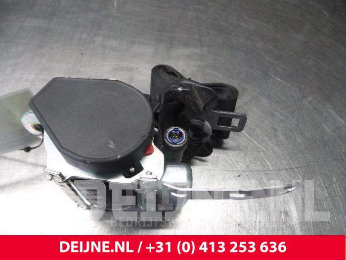 Volkswagen Polo Front seatbelt, right O49931