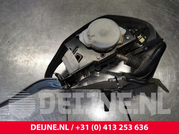 Hyundai H200 Front seatbelt, right O50006