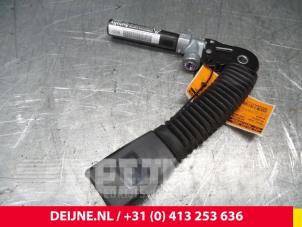 Gebruikte Veiligheidsgordel Insteek Midden-voor Peugeot Boxer Prijs € 18,15 Inclusief btw aangeboden door van Deijne Onderdelen Uden B.V.