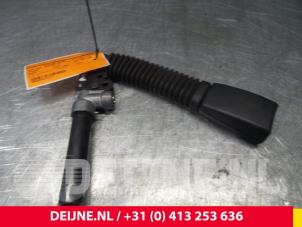 Gebruikte Veiligheidsgordel Insteek Midden-voor Peugeot Boxer (U9) 3.0 HDi 160 Euro 4 Prijs € 18,15 Inclusief btw aangeboden door van Deijne Onderdelen Uden B.V.