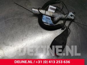 Nissan Primastar Sicherheitsgurt Schließe rechts vorne O50145 foto 3