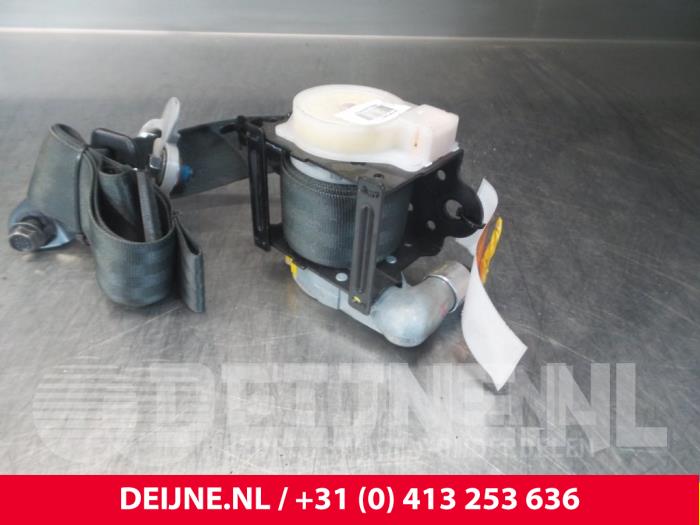 Hyundai H300 Seatbelt tensioner, right O50171