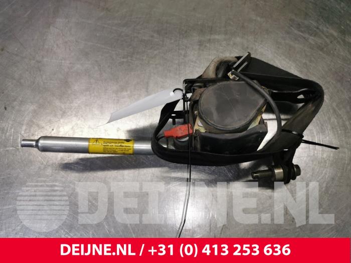 Nissan Vanette Seatbelt tensioner, right O50172