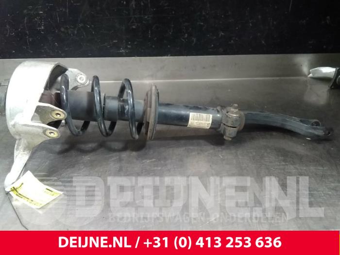 Audi A4 Stoßdämpferstrebe links vorne O51471