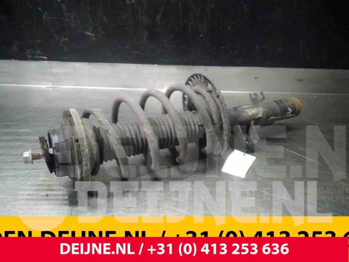 Volkswagen Transporter Stoßdämpferstrebe links vorne O51538