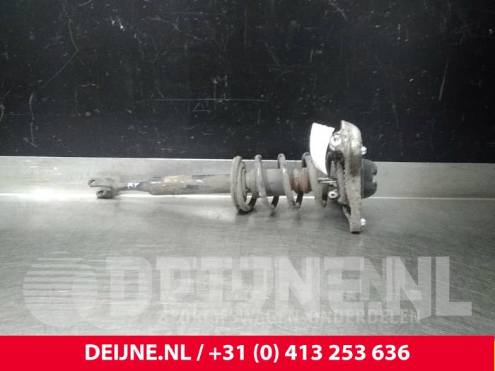Audi A4 Stoßdämpferstrebe rechts vorne O51658
