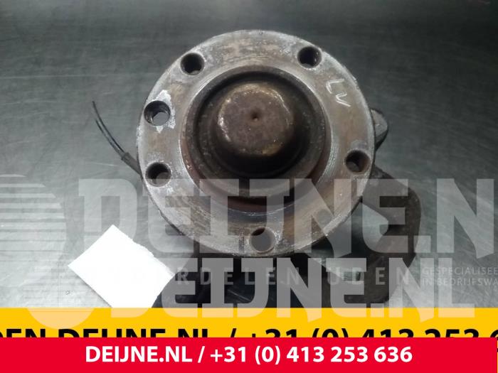 Mercedes Sprinter Fusee links-voor O51987