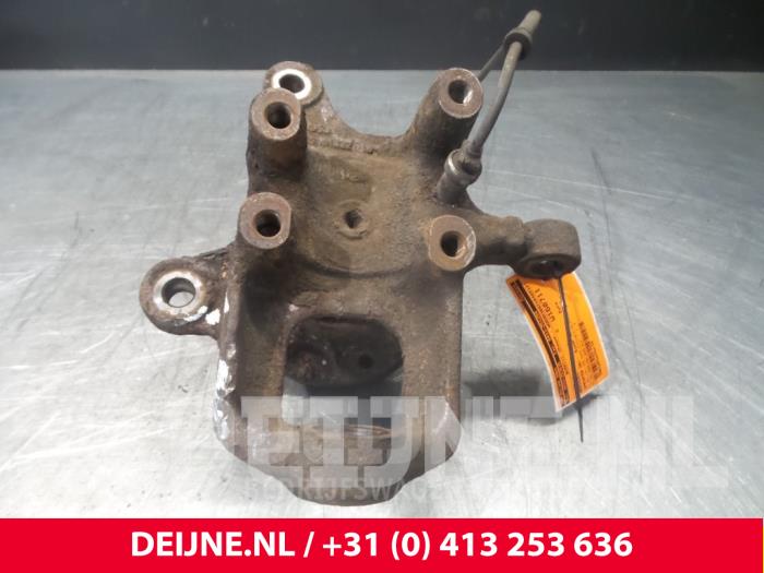 Mercedes Sprinter Fusee links-voor O51990
