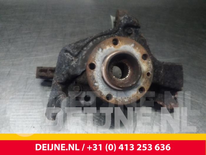 Fiat Doblo Fusee links-voor O52099