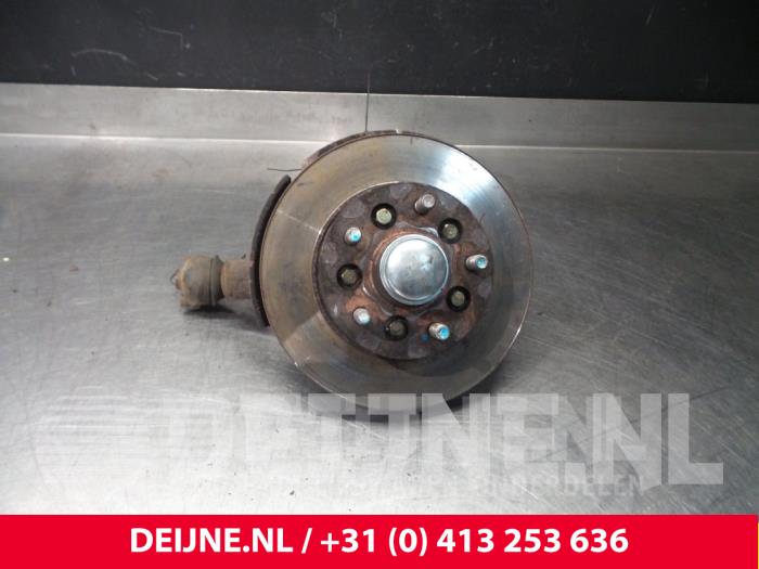 Hyundai H200 Fusee links-voor O52126