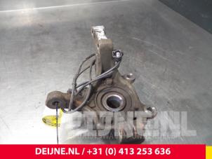Nissan NV200 Fusee links-voor O52128 foto 2