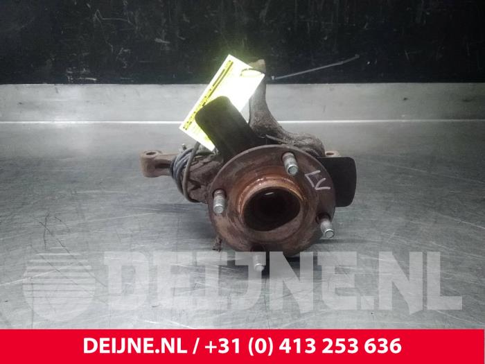 Nissan NV200 Fusee links-voor O52130