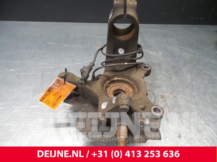 Peugeot Boxer Fusee links-voor O52220