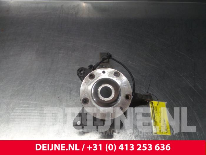 Renault Kangoo Fusee links-voor O52247