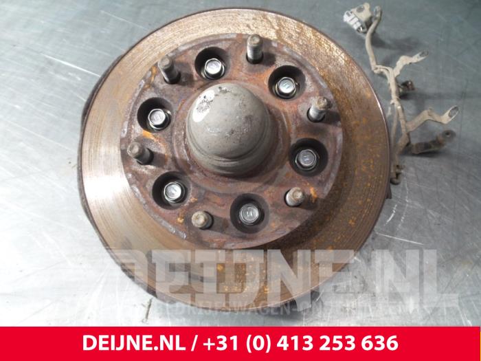 Toyota Hiace Fusee links-voor O52264