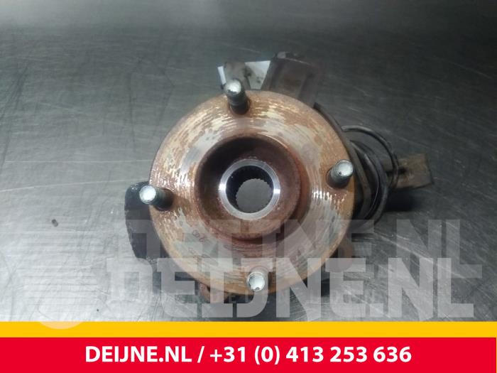 Nissan NV200 Achsschenkel rechts vorne O52457