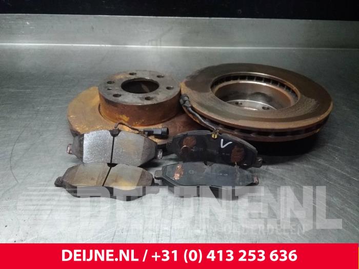 Iveco Daily Bremsscheibe + Bremsklotz vorne O52652