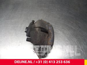 Volkswagen Caddy Remklauw (Tang) links-voor O52842 foto 4