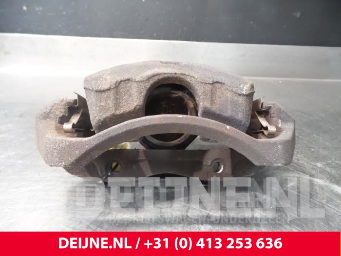 Nissan NV200 Remklauw (Tang) links-voor O52911