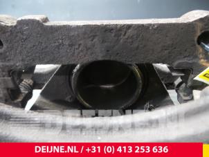 Toyota Hiace Remklauw (Tang) links-voor O53090 foto 3