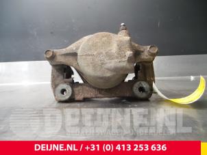 Toyota Hiace Remklauw (Tang) links-voor O53093 foto 2