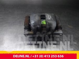 Ford Transit Courier Remklauw (Tang) rechts-voor O53136 foto 2