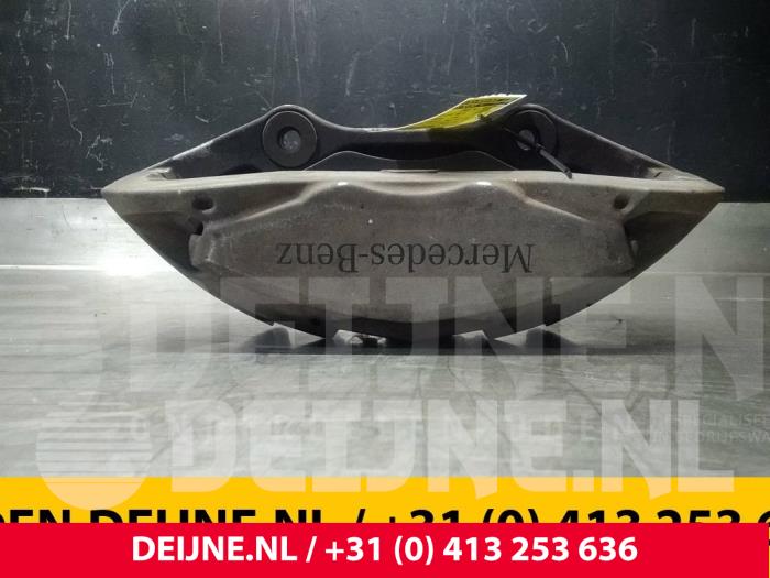 Mercedes C-Klasse Front brake calliper, right O53180