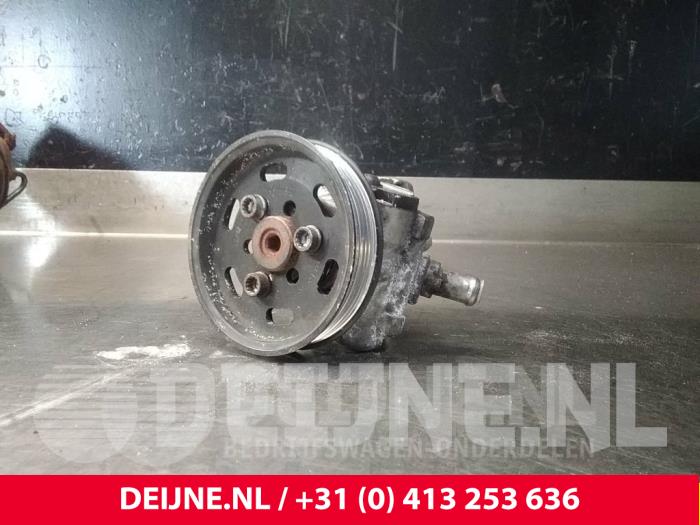Gebruikte Pomp Servo Audi A4 Prijs € 25,00 Margeregeling aangeboden door van Deijne Onderdelen Uden B.V.