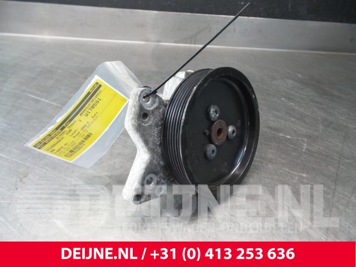 Gebruikte Pomp Servo BMW 5-Serie Prijs € 35,00 Margeregeling aangeboden door van Deijne Onderdelen Uden B.V.
