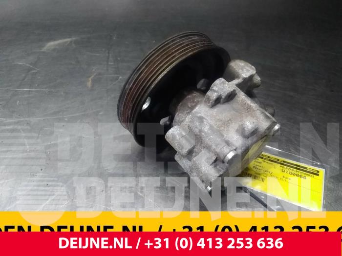 Pomp Servo van een Opel Combo 1.6 CDTI 16V 2012
