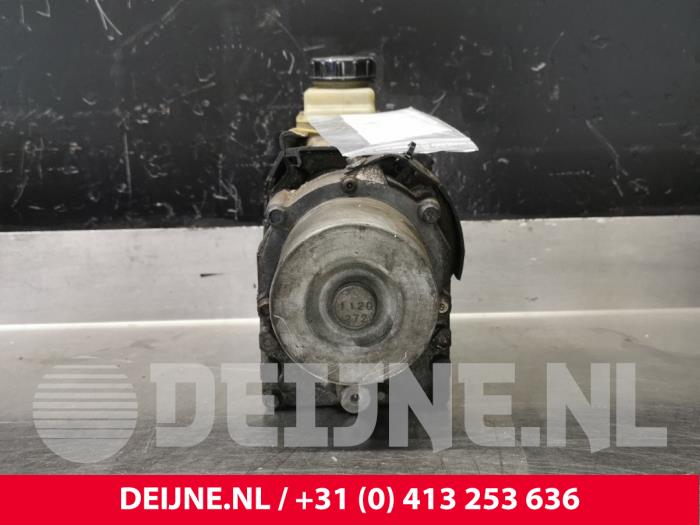 Pomp Servo van een Renault Laguna 2011