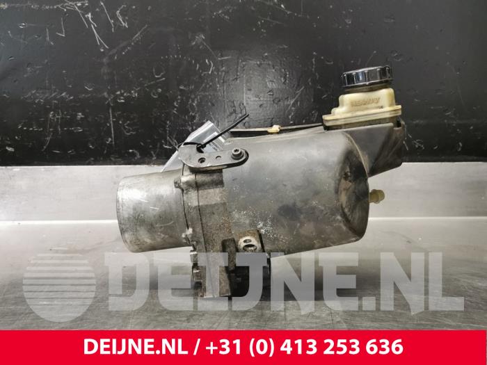 Pomp Servo van een Renault Laguna 2011