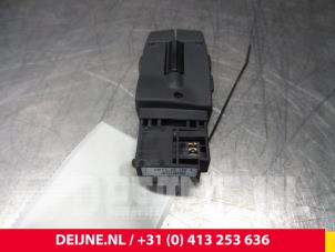 Renault Trafic Radiobediening Stuur O54761 foto 2