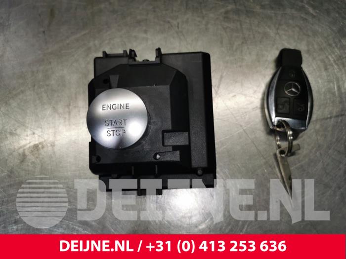 Mercedes C-Klasse Kontaktslot+Sleutel O55379