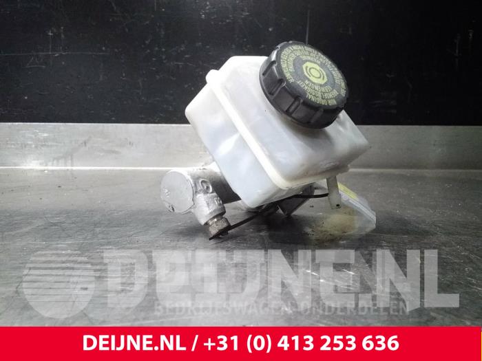 Mercedes B-Klasse Master cylinder O55696