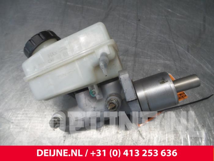 Gebruikte Hoofdremcilinder Mercedes B (W245) 1.7 B-170 16V Prijs € 20,00 Margeregeling aangeboden door van Deijne Onderdelen Uden B.V.