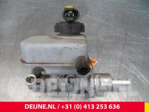 Gebruikte Hoofdremcilinder Opel Movano (4A1; 4A2; 4B2; 4B3; 4C2; 4C3) 2.5 CDTI 16V DPF Prijs op aanvraag aangeboden door van Deijne Onderdelen Uden B.V.