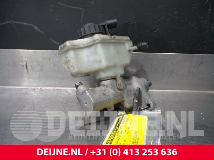 Volkswagen Eos Master cylinder O55754