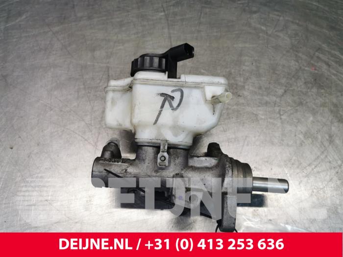 Volkswagen Golf Master cylinder O55780