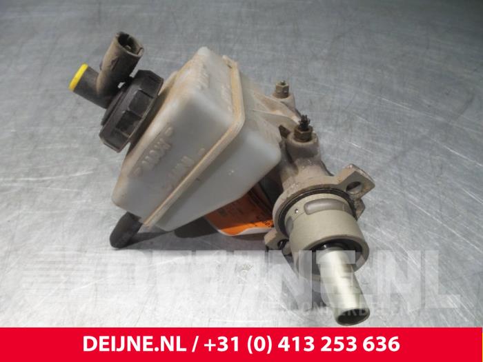 Nissan Interstar Hauptbremszylinder O55828
