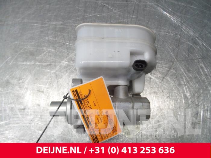 Gebruikte Hoofdremcilinder Iveco New Daily Prijs € 72,60 Inclusief btw aangeboden door van Deijne Onderdelen Uden B.V.