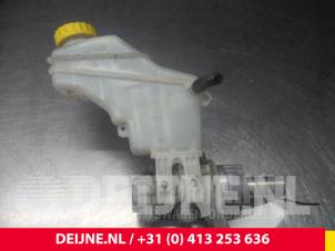 Gebruikte Hoofdremcilinder Peugeot Bipper Prijs € 18,15 Inclusief btw aangeboden door van Deijne Onderdelen Uden B.V.