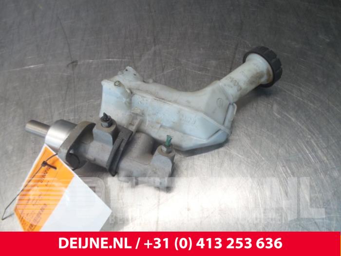 Renault Clio Hoofdremcilinder O55909