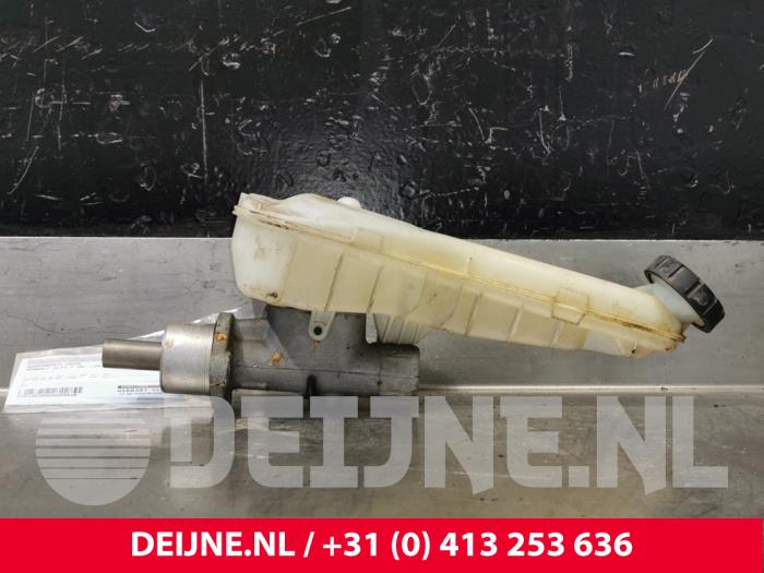Gebruikte Hoofdremcilinder Renault Clio III (BR/CR) 1.2 16V 75 Hi-Flex Prijs € 14,00 Margeregeling aangeboden door van Deijne Onderdelen Uden B.V.