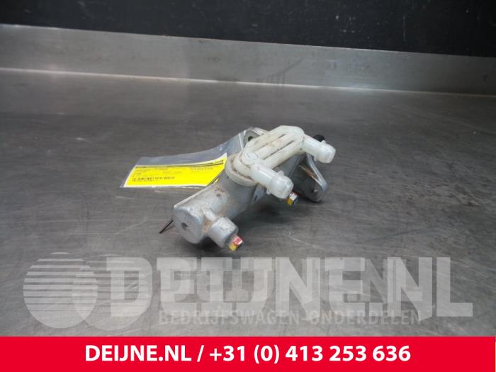 Gebruikte Hoofdremcilinder Toyota Dyna 100/150 3.0D-4D 16V Prijs € 90,75 Inclusief btw aangeboden door van Deijne Onderdelen Uden B.V.
