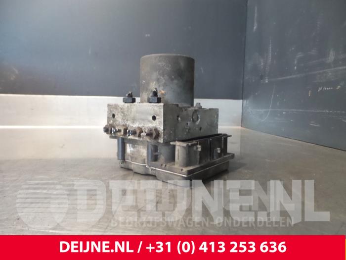 Gebruikte ABS Pomp Ford Transit Prijs € 36,30 Inclusief btw aangeboden door van Deijne Onderdelen Uden B.V.