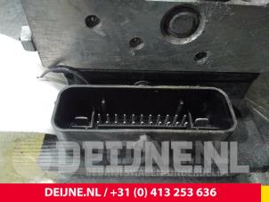 Mercedes Vito ABS Pomp O56135 foto 3